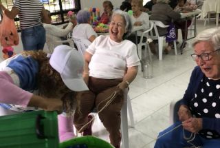Mantener una vida social activa en la adultez: una de las mayores ventajas para el bienestar integral